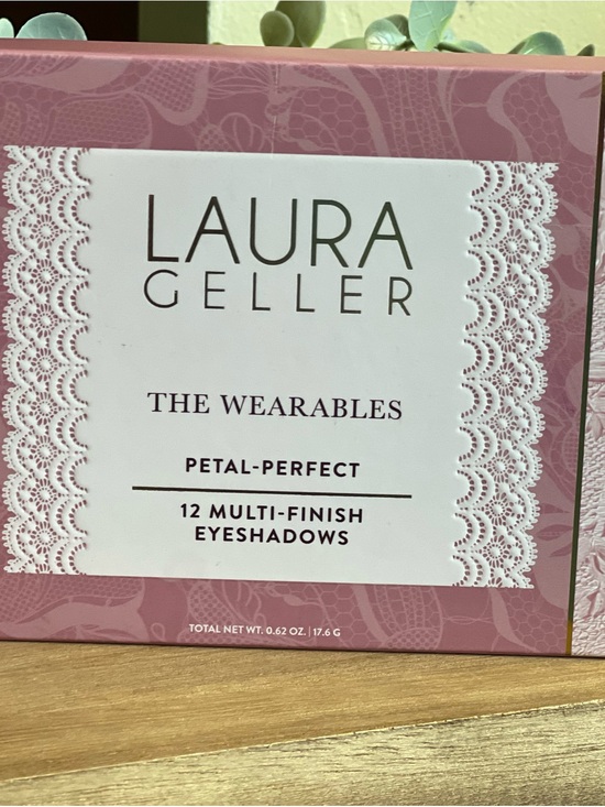Laura Geller Other - Laura Geller Petal-Perfect Eyeshadow Palette